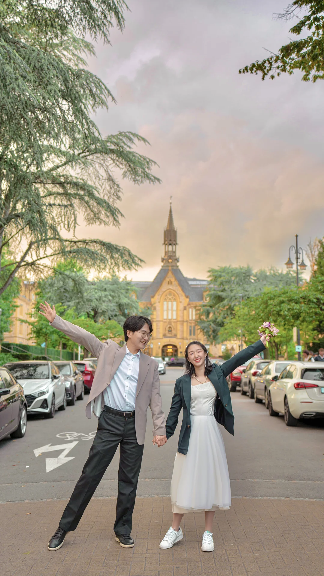Hochzeitsfoto Brautpaarshooting in Luxemburg, urbane Eleganz und romantische Momente perfekt eingefangen