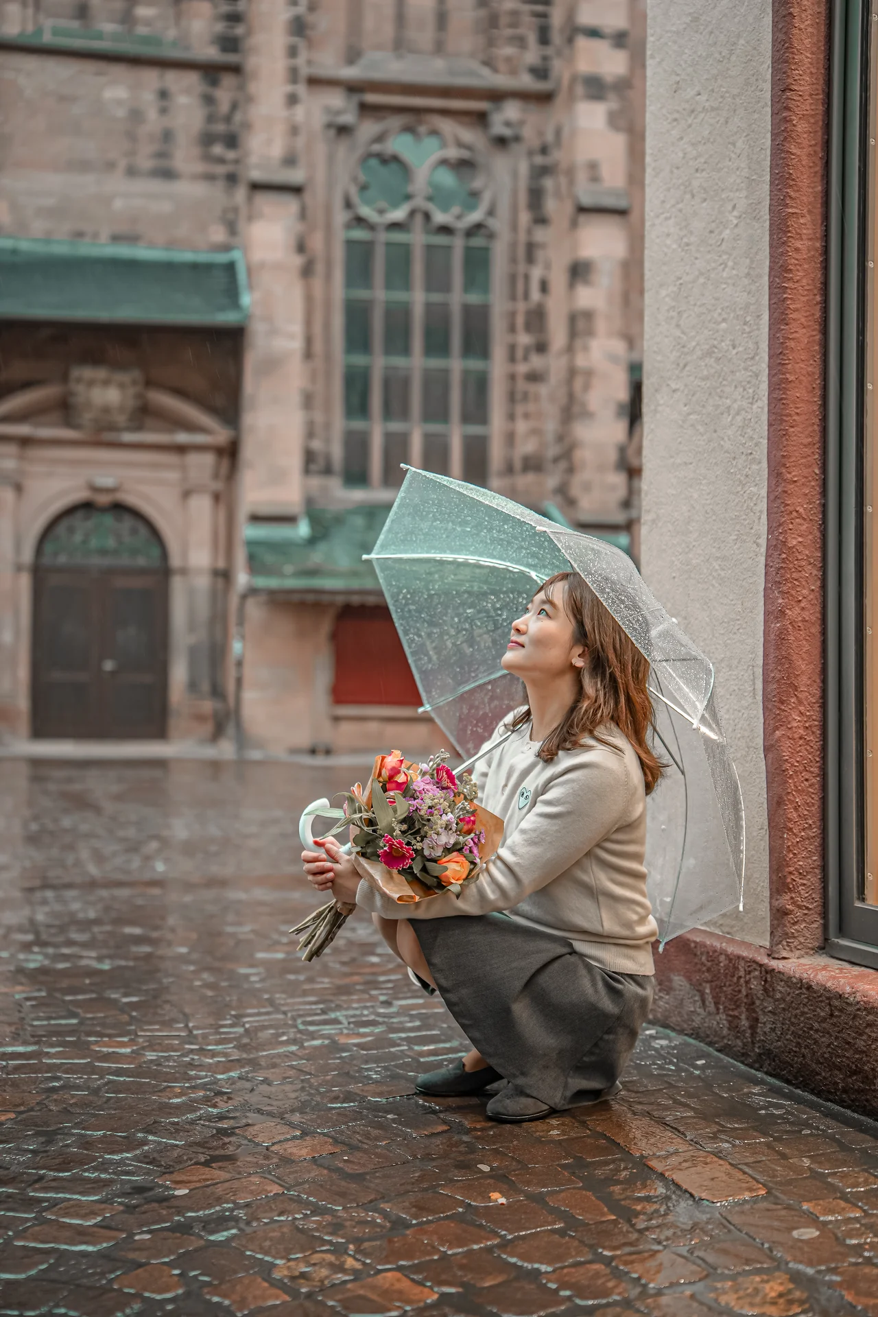 Portraitfotos beim City Snaps Paarshooting in Heidelberg City an der Heiliggeistkirche